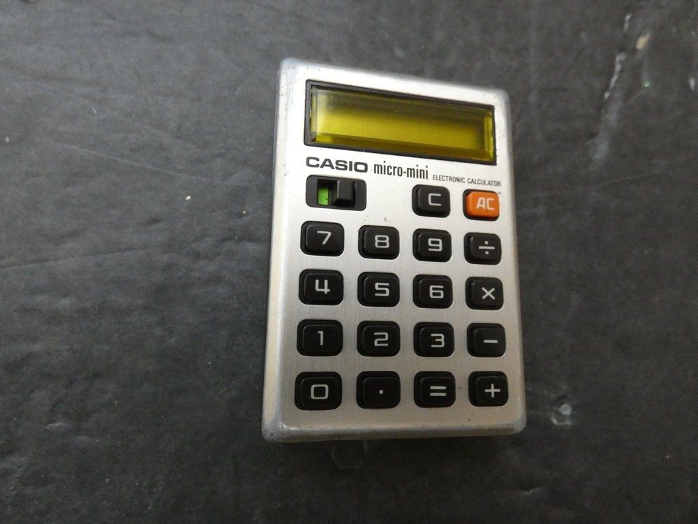 VINTAGE CASIO MICRO MINI CALCULATOR & CASE