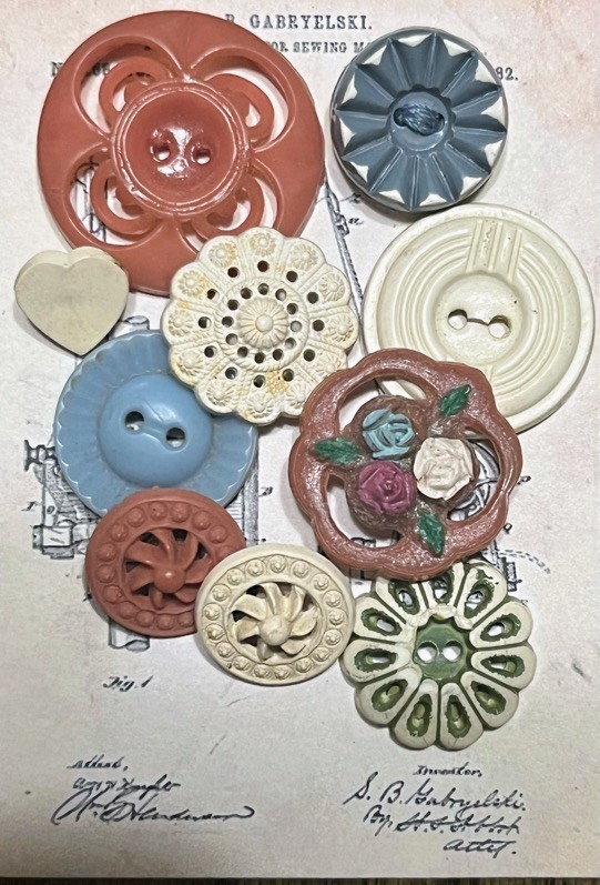 Vintage Lot Assorted Plastic Buttons- Qty 10