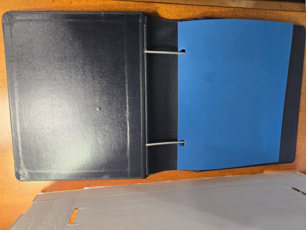 Curve Spine Minkus Master Global 4" Binder and Slipcase - No Pages -