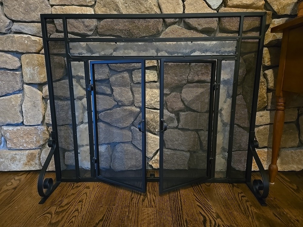 Fireplace Screen - Plow And Hearth - Excellent Condition