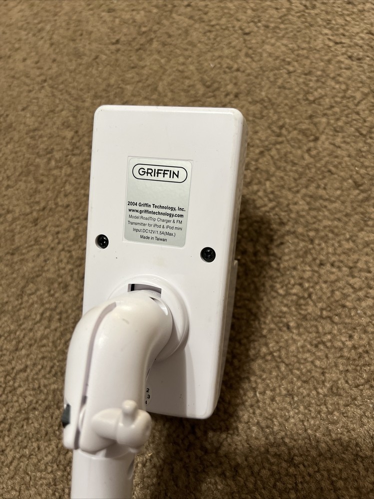 GRIFFIN RoadTrip FM Transmitter & Auto Charger for Apple iPod Tested