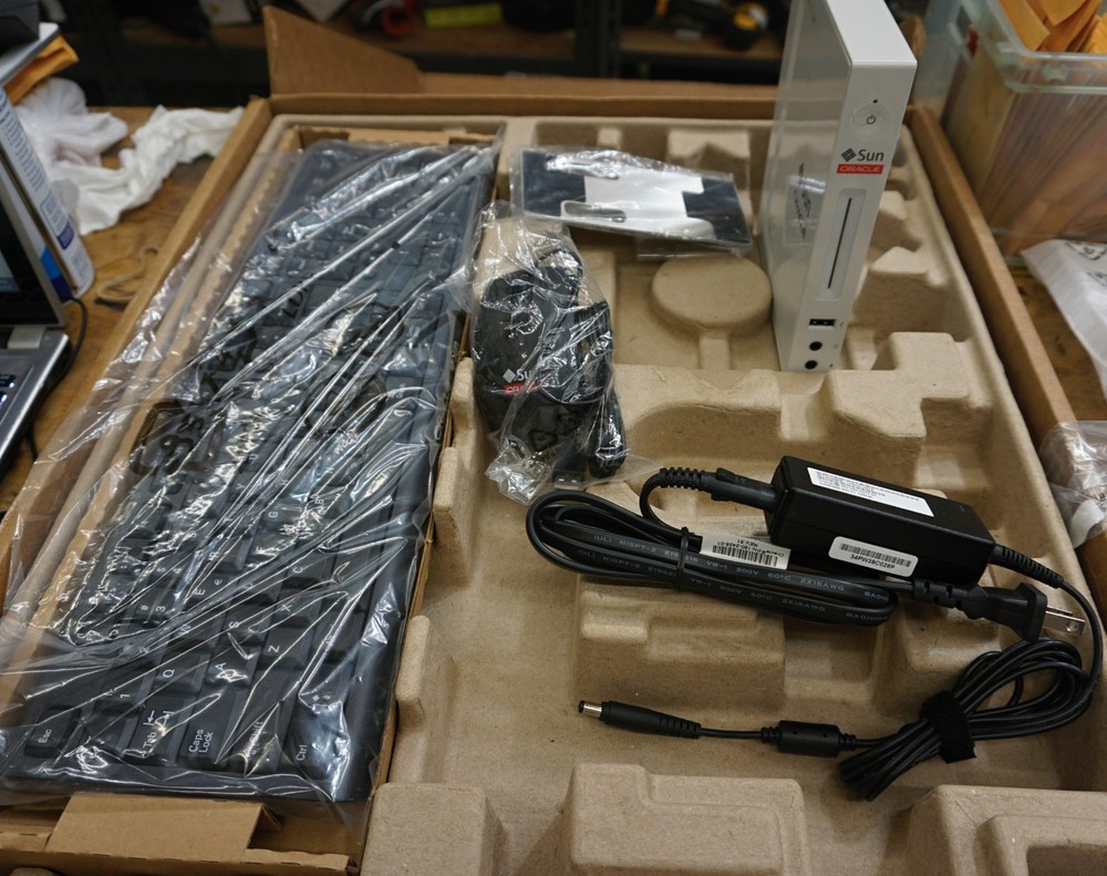 SUN ORACLE VIRTUAL DESKTOP  7510 WIT H EXTRAS  NEW OPEN BOX
