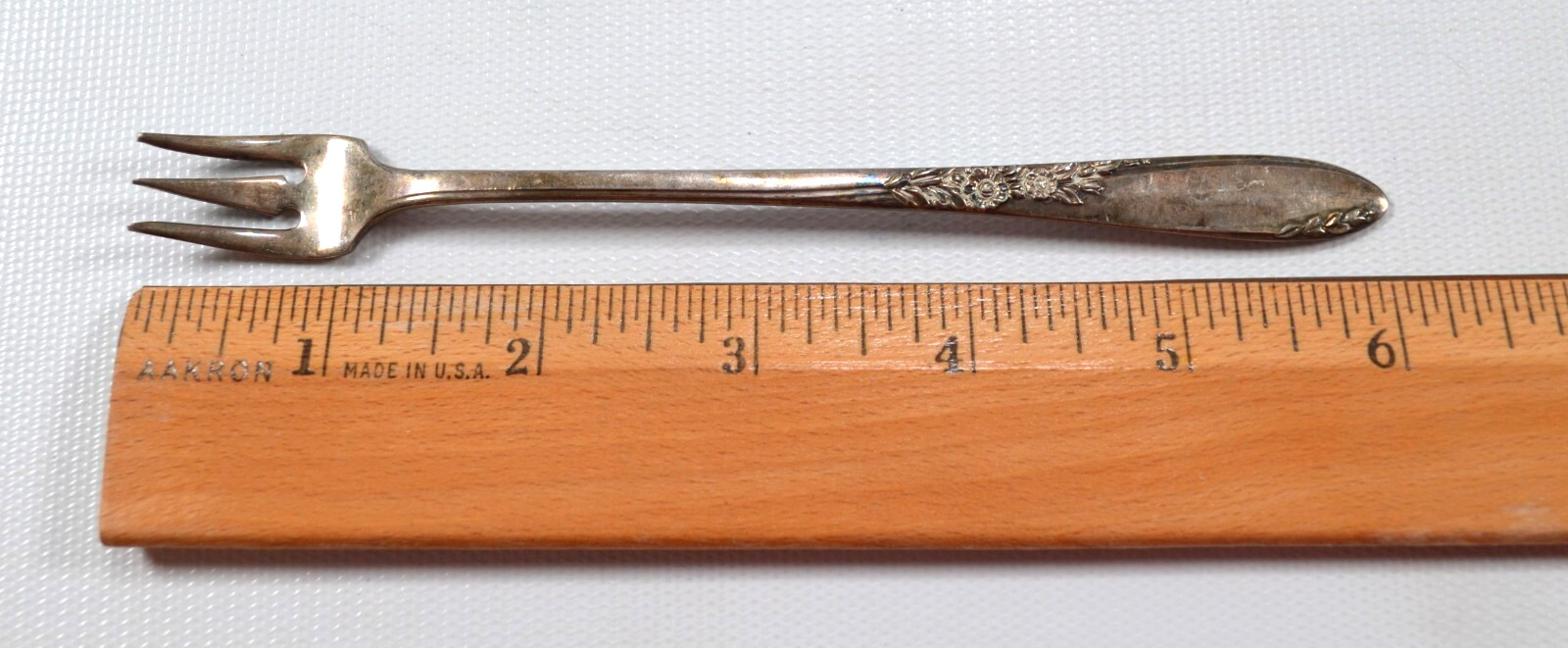 2 Wm A Rogers Oneida Silverplate Shrimp / Cocktail Forks 6” Unknown Pattern