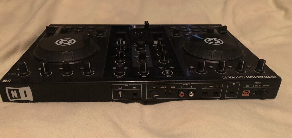 Native Instruments Traktor Kontrol S2 DJ Controller MK1