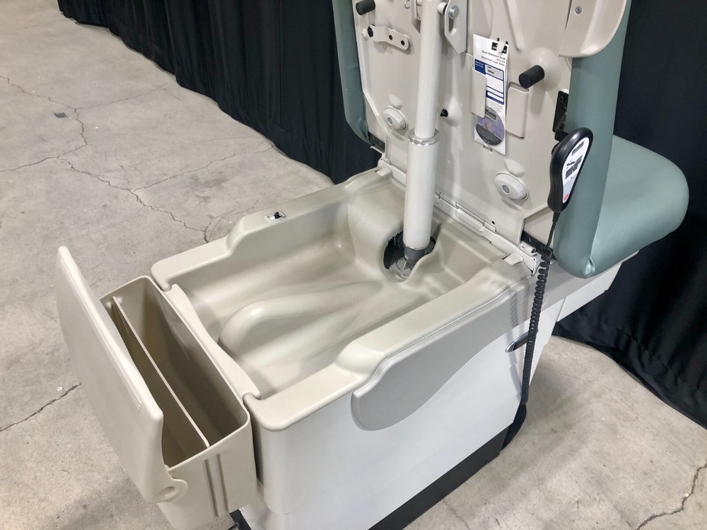 Midmark 623-007 Barrier Free Power Exam Table with Footswitch & Hand Controller