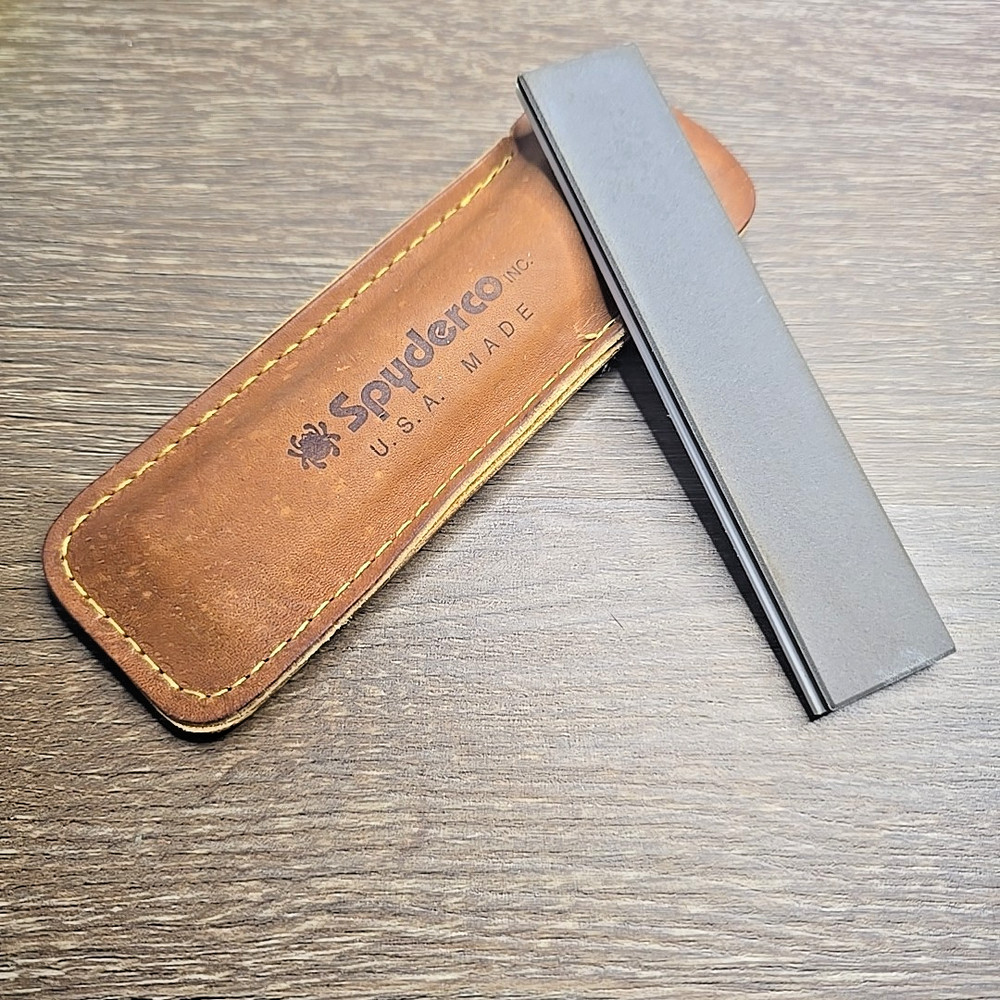 SPYDERCO Double Stuff Medium & Fine Grit 2-Sided Ceramic Sharpening Stone