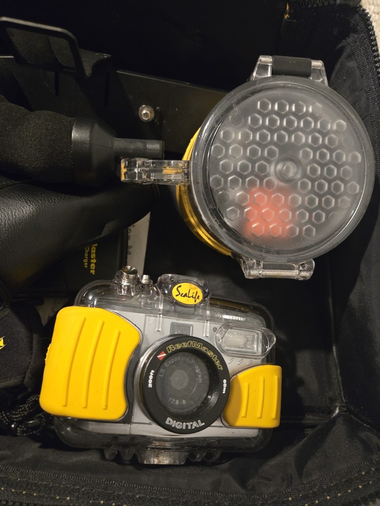 Reefmaster Underwater Camera With Light And Accessories Uswd Untested In Case