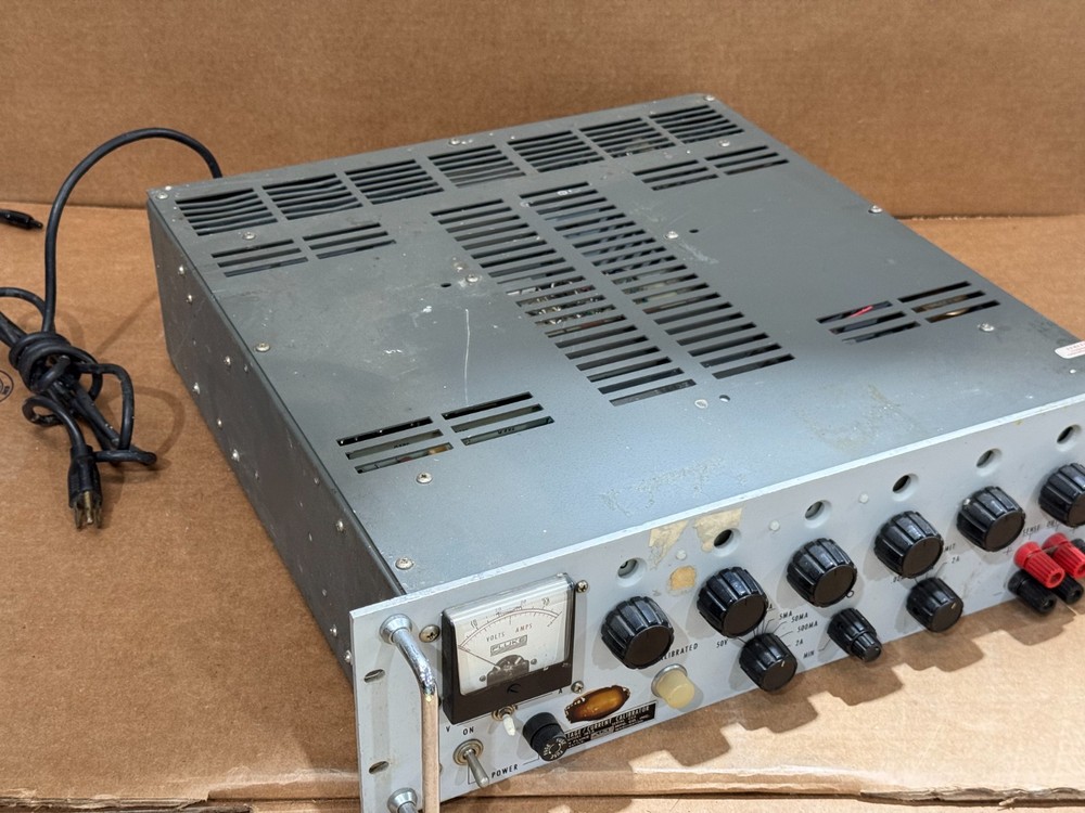 Fluke Voltage/Current Calibrator Model 382A UNIT#2