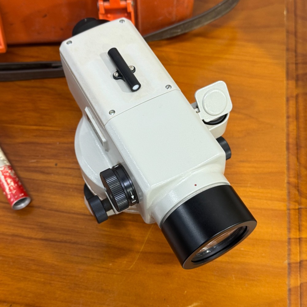 SOKKISHA B2C ENGINEERS' AUTOMATIC LEVEL - With accessories & Case - Made Japan.