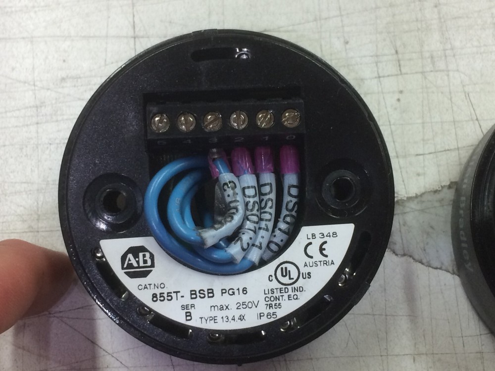 ALLEN BRADLEY STACK LIGHT BASE/MOUNT 855T-BSB THREADED AB