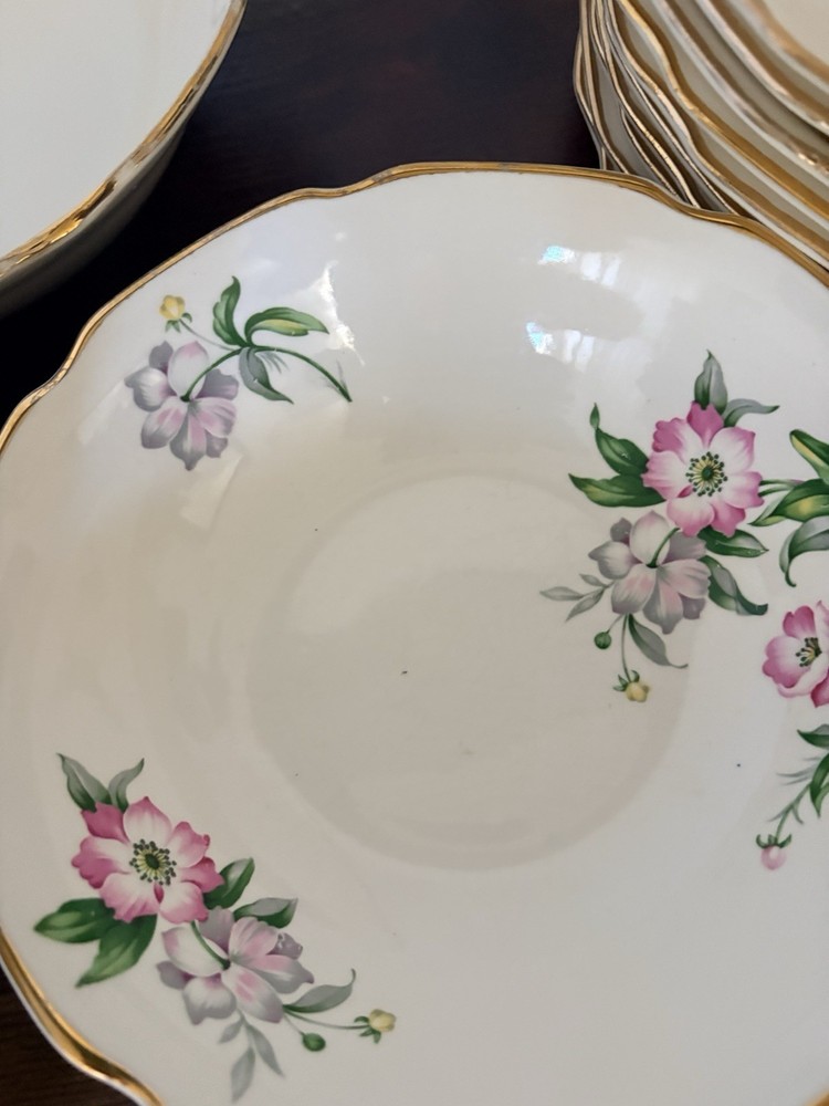 dinnerware set For 10