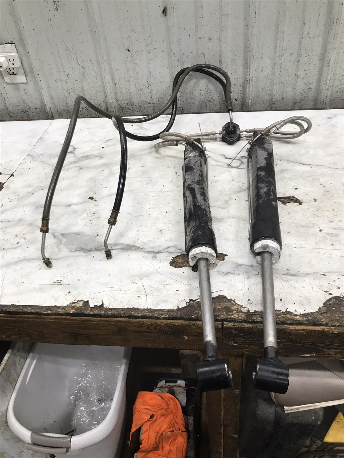 Mercury marine MerCruiser Alpha Bravo trim tilt lift hydraulic cylinders NO SALT