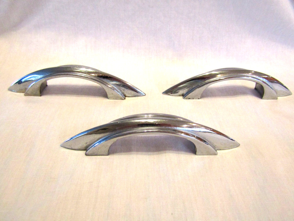3 Vintage Chrome Drawer Pulls Stepped Sides Pointed Ends Cabinet Handle Amerock