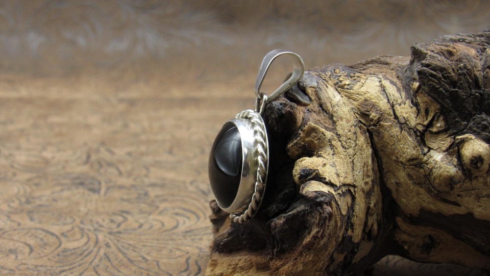 *Sterling Silver Round Onyx Pendant