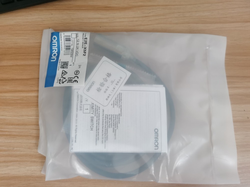 1PC New Omron E2E-X5F2 E2EX5F2 Proximity Sensor Free Ship