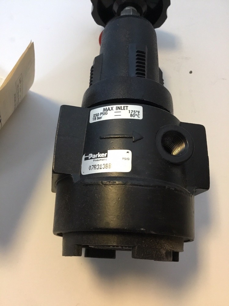 2 Parker 07R313 BB 1/2” Pneumatic Regulators