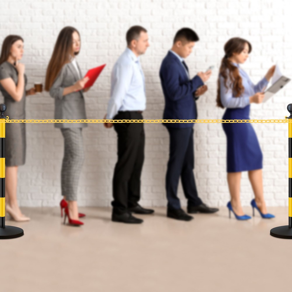 200ft Yellow Plastic Barrier Chain for Effective Crowd Control Management