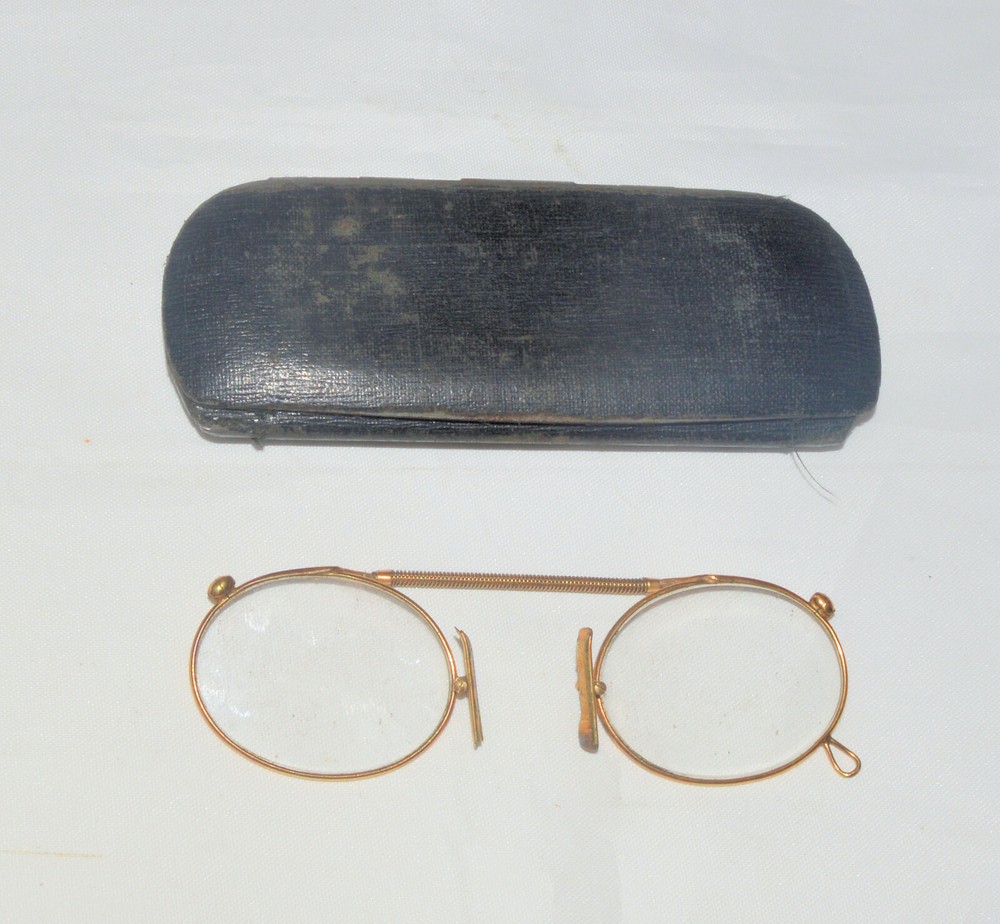 4 x vintage spectacles.