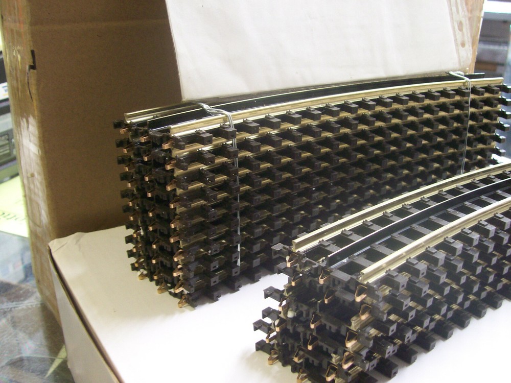 Brand New MTH # 45-1007 Complete Circle 0-54 Solid Nickel Rail ( 16 Sections )