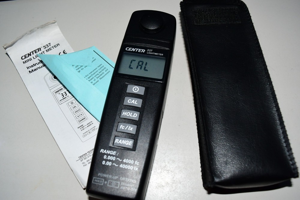 Center 337 Mini LIght Meter with case and battery 1c