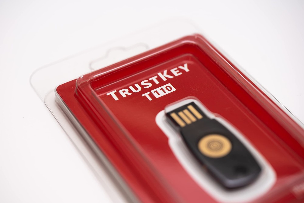 FIDO2 U2F Security Key Passkey Two-Factor Authentication (2FA) Small, Black