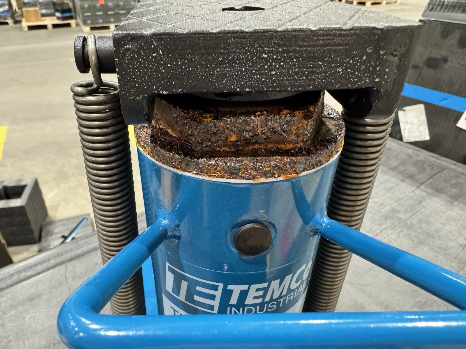 TEMCo TH0023 Hydraulic Machine Toe Jack Lift 5 / 10 TON Track RUST