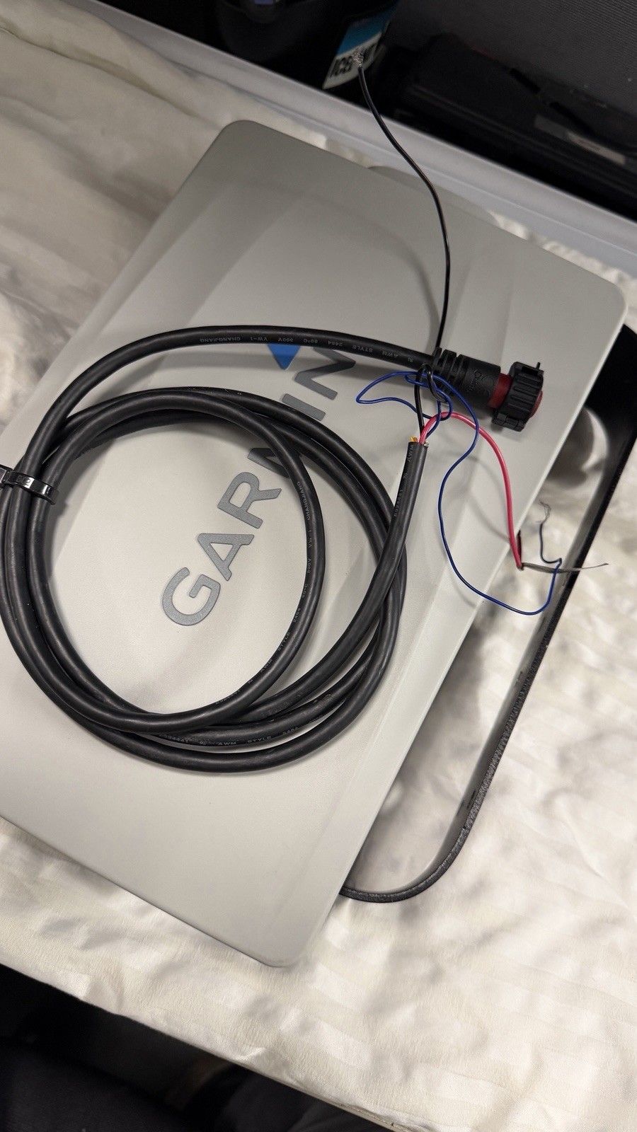 Garmin GPSMAP 840xs Chartplotter MFD Display w/ SunCover and cord