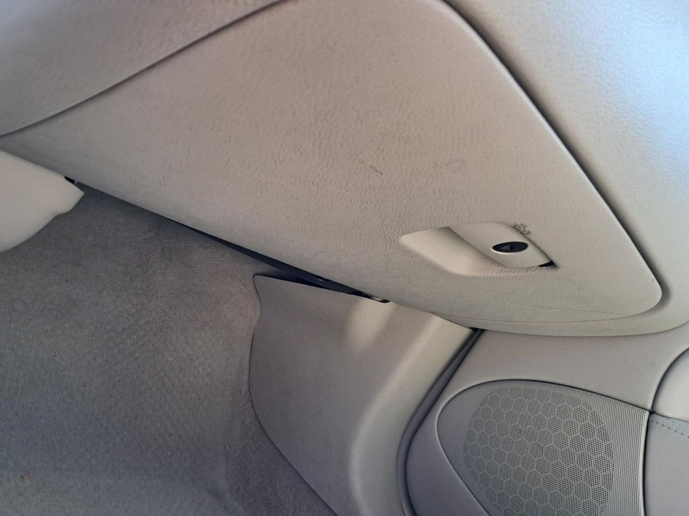 LUCERNE 2011 Glove Box 4857780