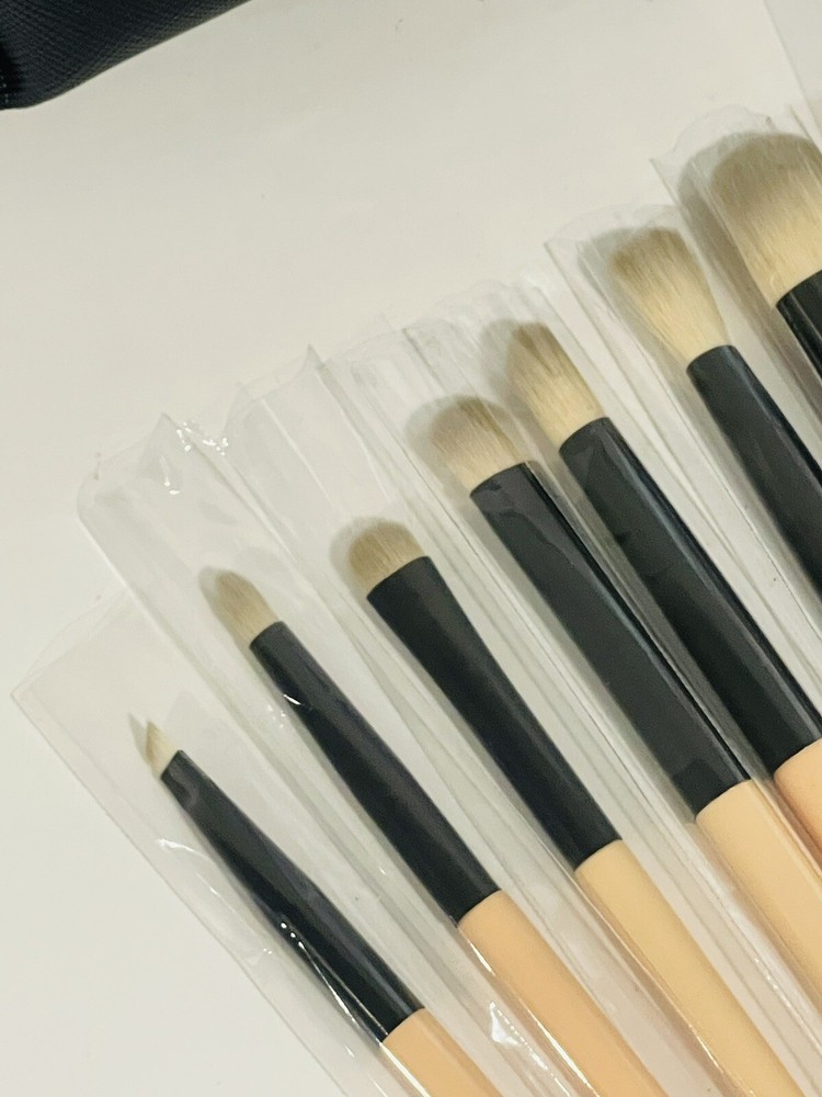 LIDAV Beauty Makeup Brushes Premium. 12 Pcs Set + Case .