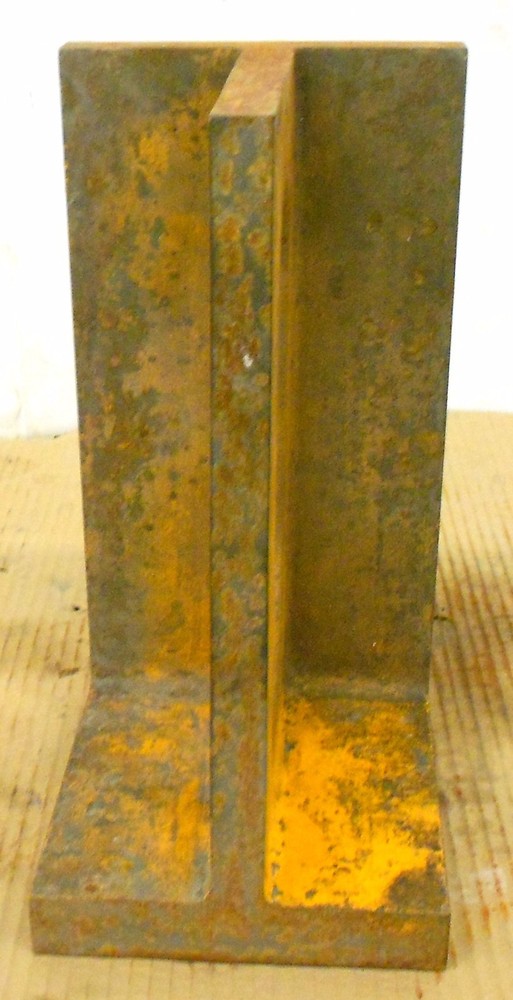 UNKNOWN BRAND GROUND UNIVERSAL RIGHT ANGLE IRON, 9" X 16" X 8"