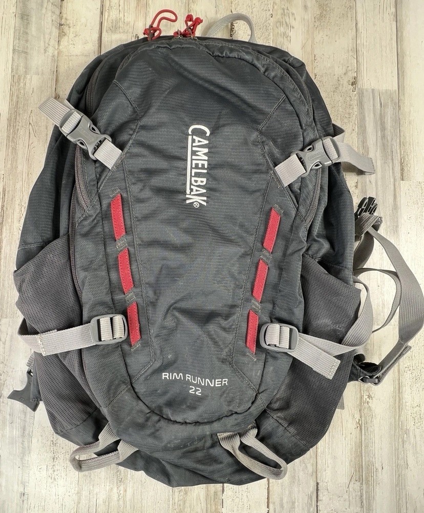 CamelBak Rim Runner 22 Hydration Backpack 22L Gray/Red