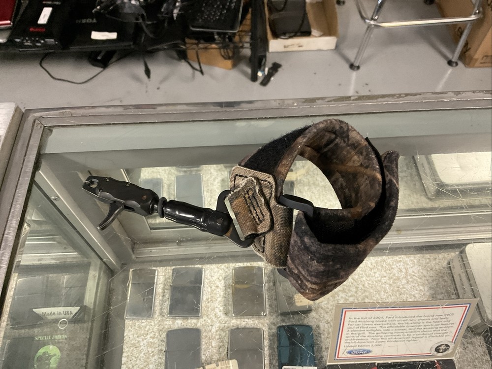 TruFire Wrist Adjustable Strap / Archery Compound Bow Release / Camo
