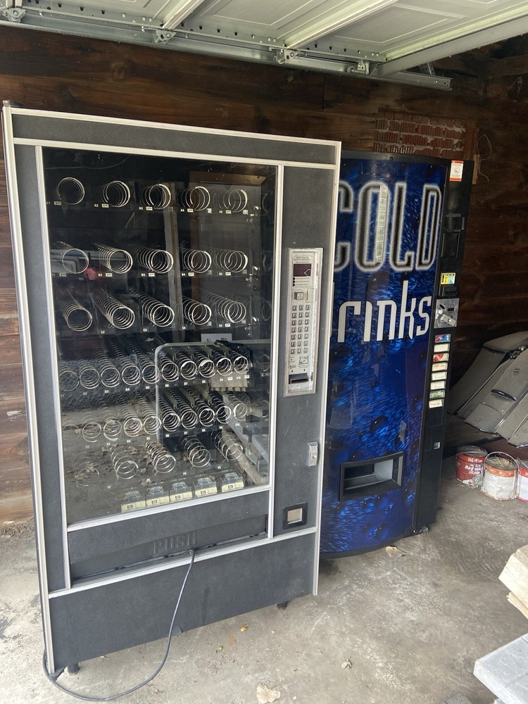 Automatic Products 7600 Snack Vending Machine