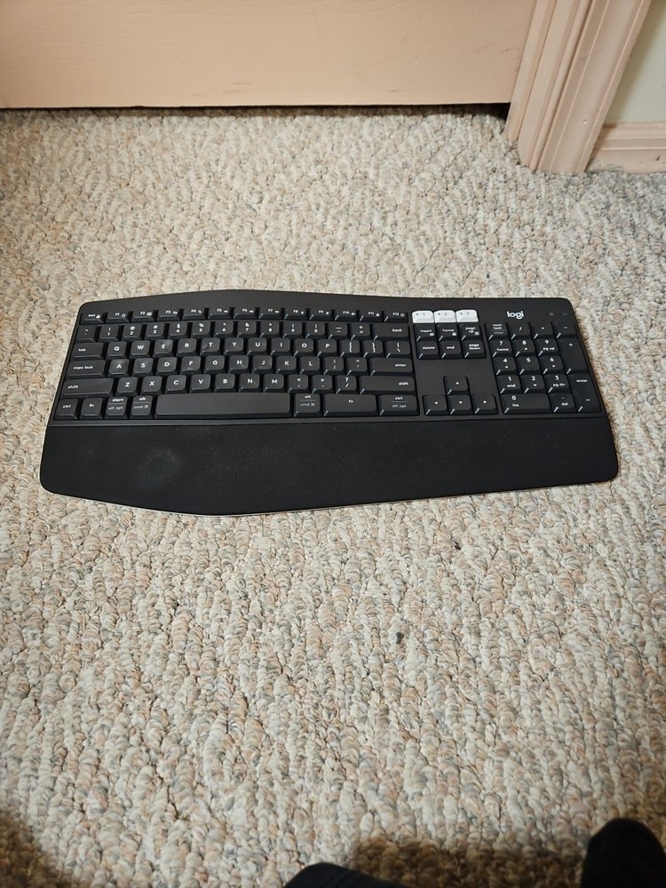 Logitech MK875 Performance Wireless Keyboard and Mouse Combo