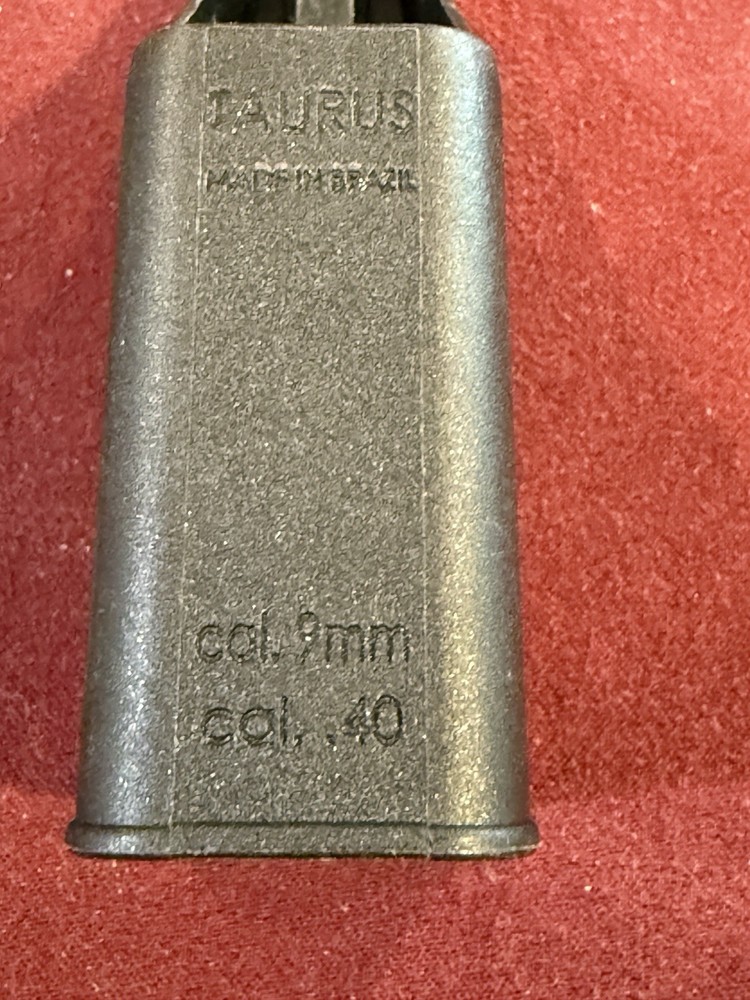Taurus 9MM/40 Magazine Speed Loader and 2 Back Straps