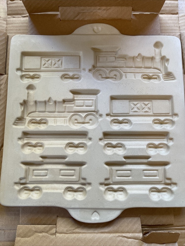 PAMPERED CHEF ONE GINGERBREAD HOME TOWN TRAIN #1806