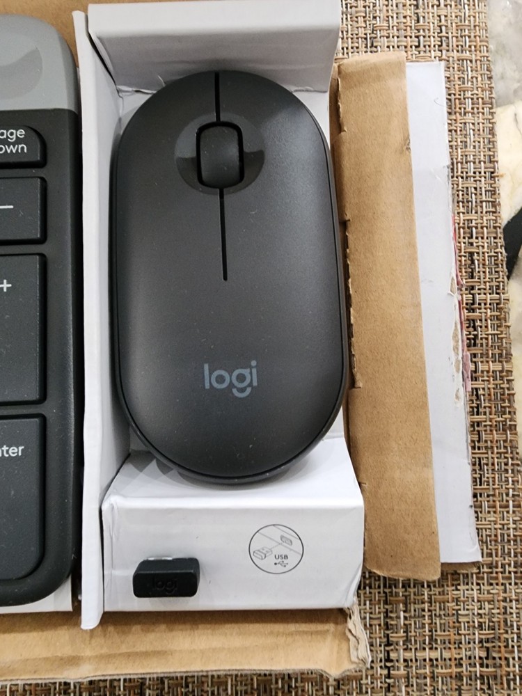 Logitech MK470 Slim Wireless Keyboard & Mouse Combo Graphite Open Box