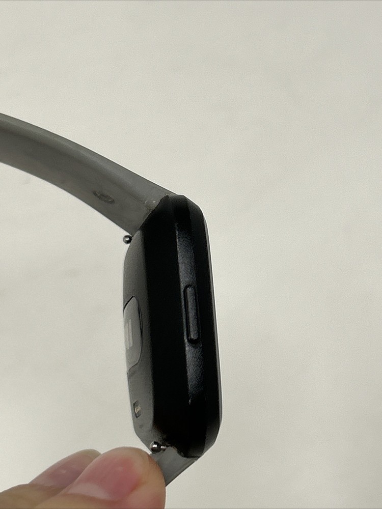 Fitbit Versa Smart Watch FB504 Black Grey Bundle Complete w/ Charger Tested