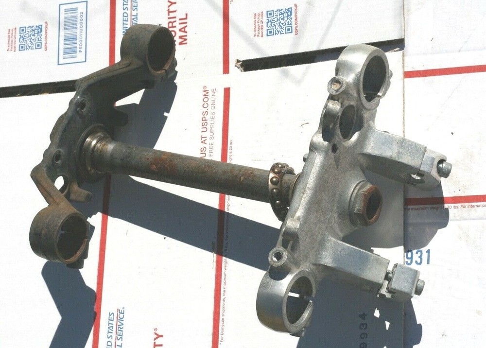 1986 HONDA VF700C OEM TRIPLE TREE
