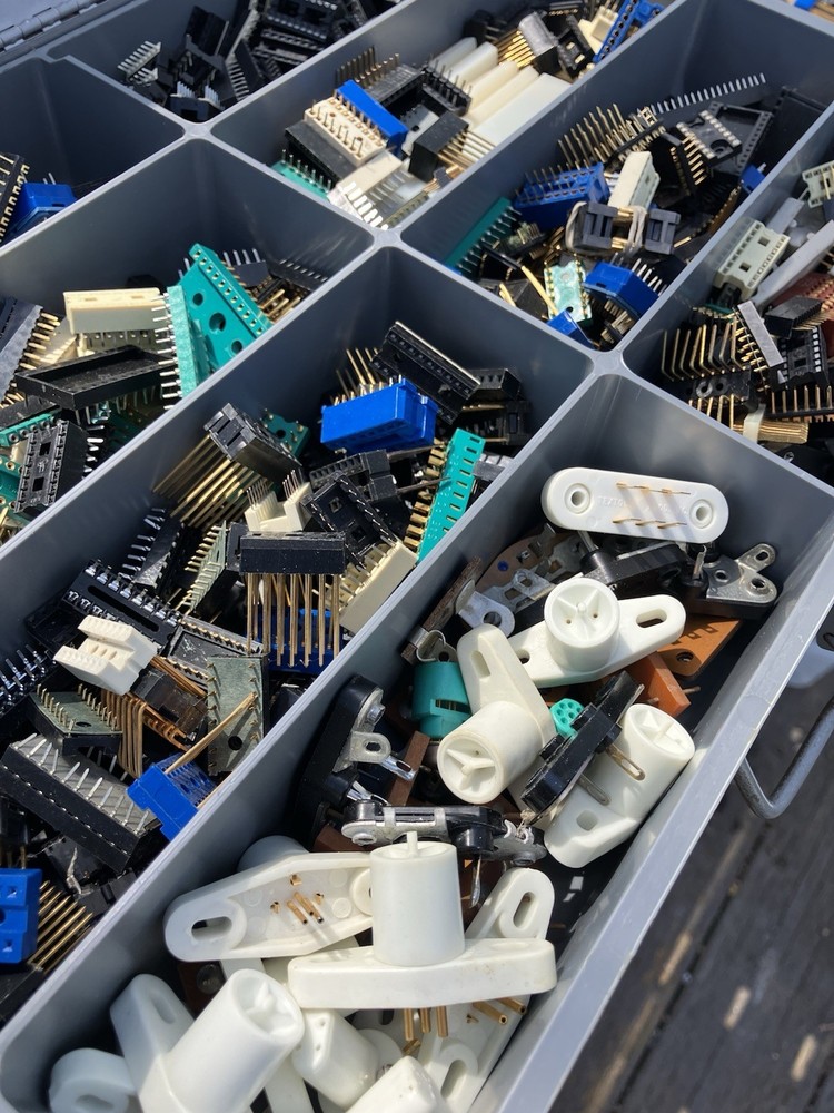 Vintage Integrated Circuits (ICs) – Mixed Sockets