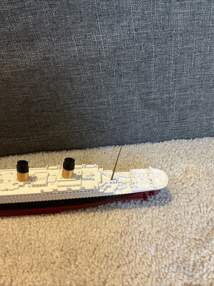 Titanic 3D Printed Model ( DAMAGED )