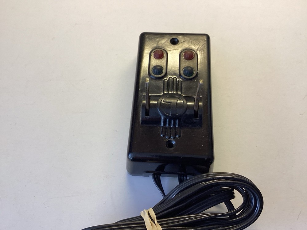 LIONEL POSTWAR 2-#1122-100 DUAL SWITCH TRACK CONTROLLER UNTESTED
