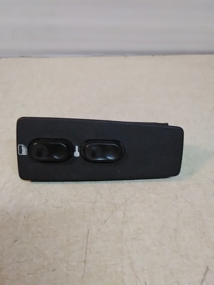 Freightliner Cascadia Right/ Passenger Door Electrical Switch