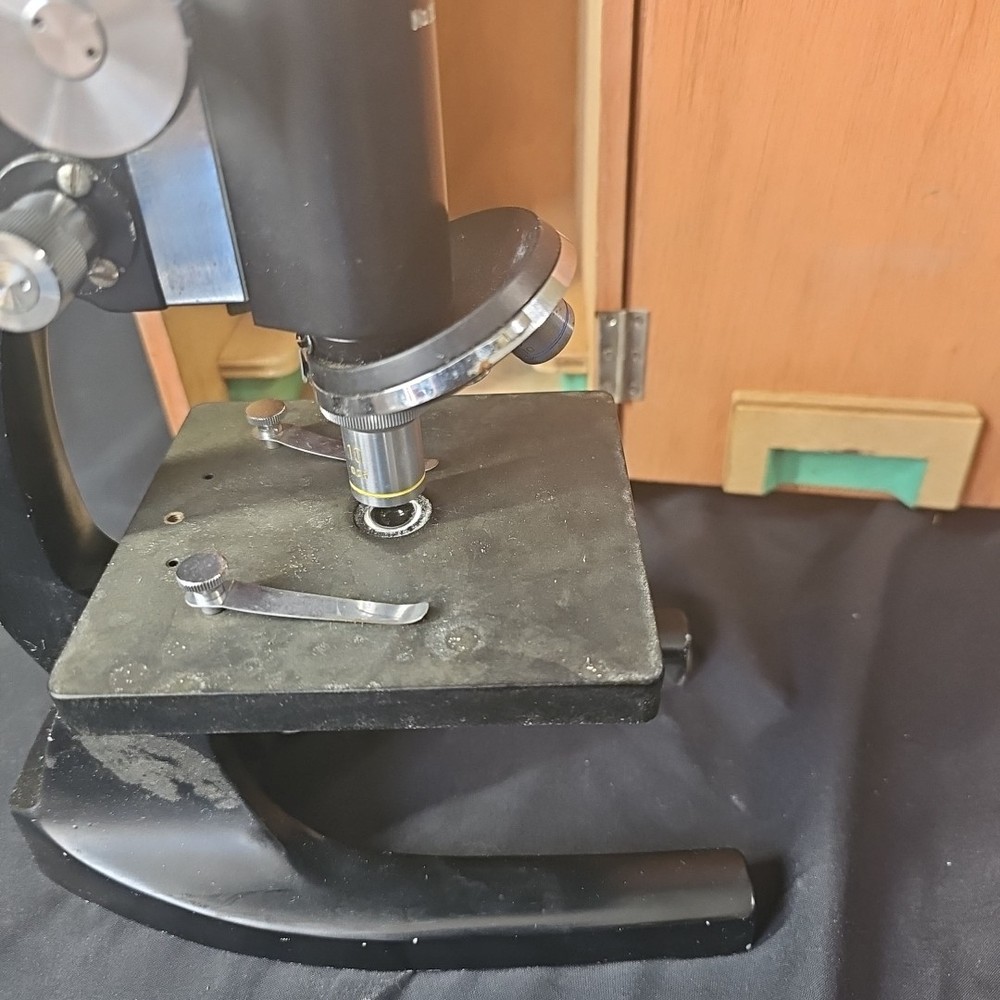 VINTAGE MONOLUX MICROSCOPE IN CASE Missing Pieces