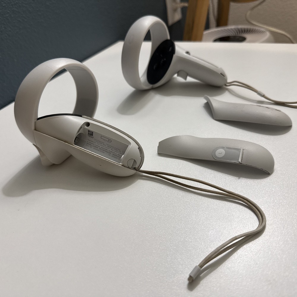 Meta Oculus Quest 2 Left & Right Controllers JD96CX White For Parts Untested