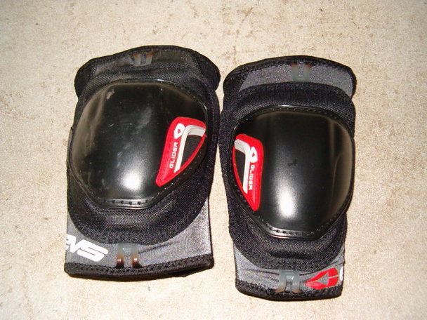 EVS Size Small Elbow Glider Pads -NEW!!!