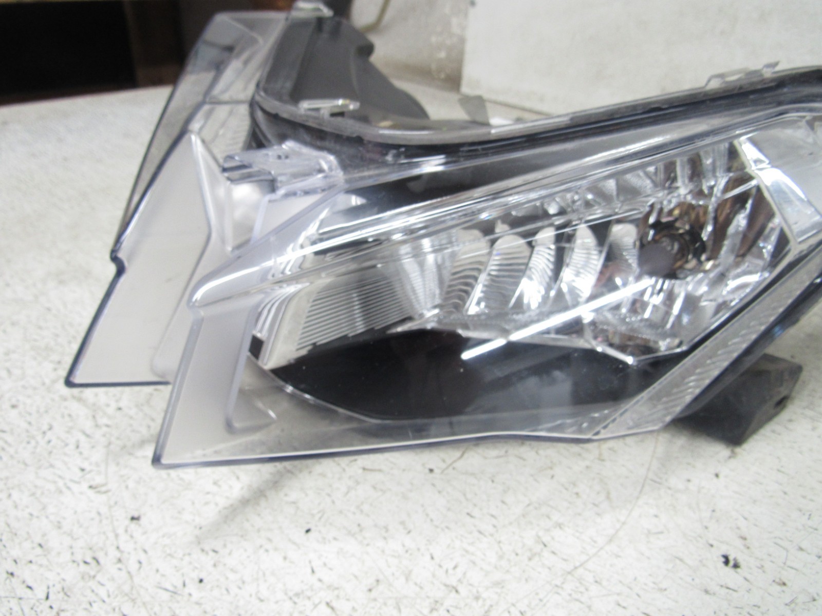 19 SKI DOO FREERIDE G4 850 E-TEC GEN 4 HEADLIGHT HEAD LIGHT LAMP STOCK #0124