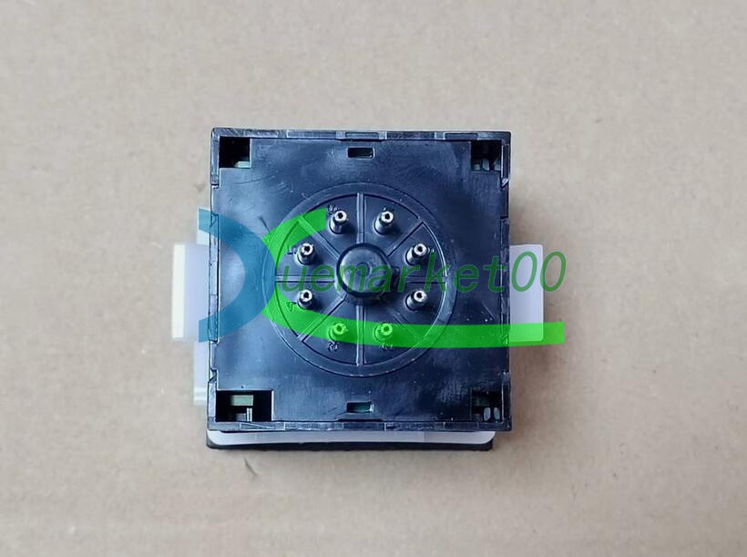 ONE NEW IN BOX LE4S Autonics Digital Backlit LCD Timer