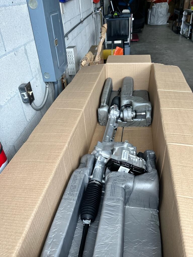 New Genuine Ford Steering Gear part#E5BZ-3504-AM