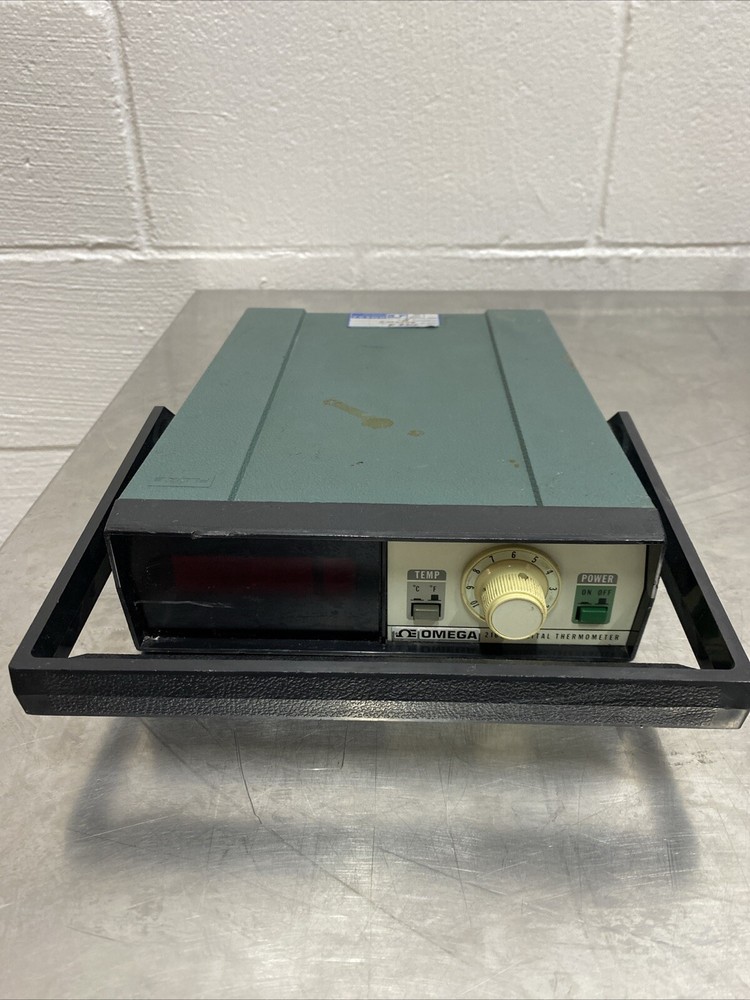 OMEGA 2166A Digital Thermometer